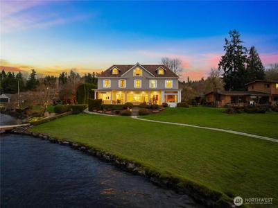 649 Lake Sammamish SE