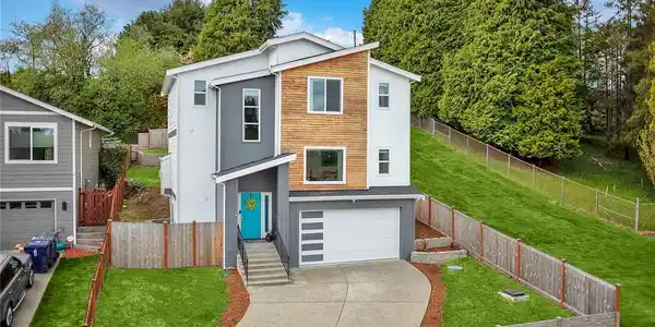 2102 S Ainsworth Avenue