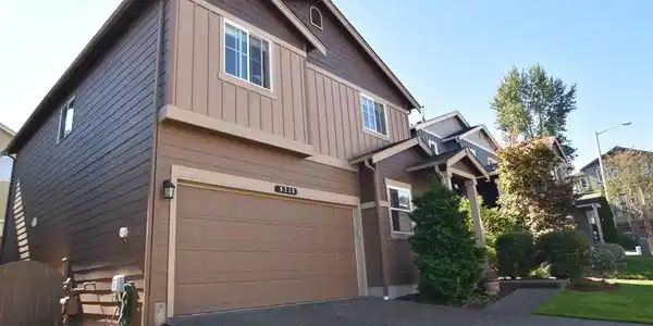 9218 12th NE
