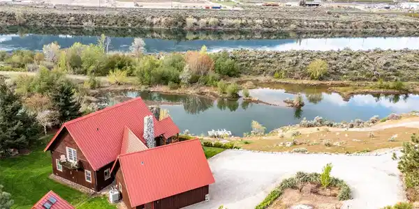 4400 Hurst Landing