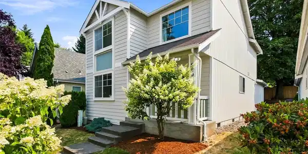 910 27th SE