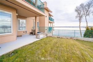 2900 Marina
