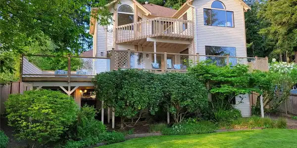 1416 Lake Stickney
