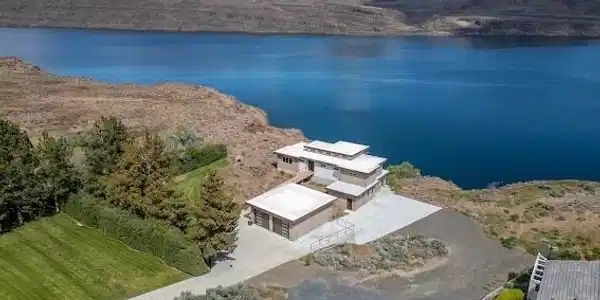 770 Lakeview