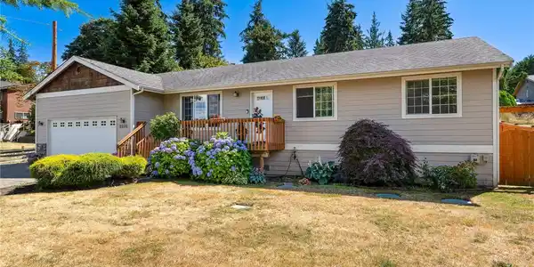 2232 256th NW