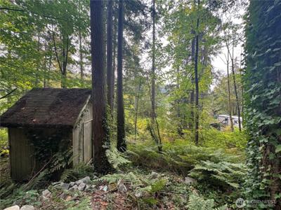 1774 Emerald Lake