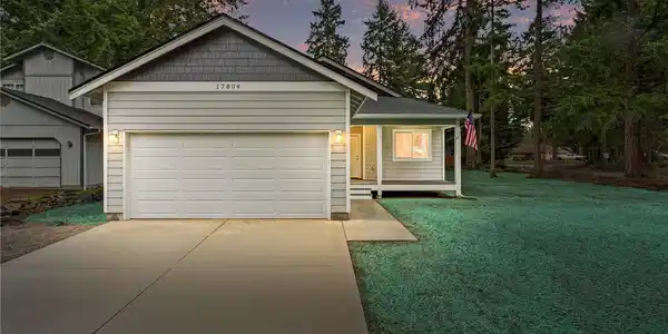 17804 Clear Lake SE