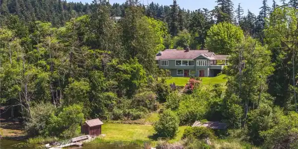 6067 Campbell Lake