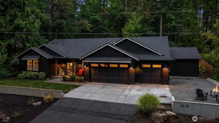 2215 Beaver Lake Dr SE