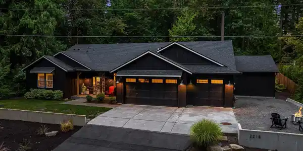 2215 Beaver Lake Dr SE