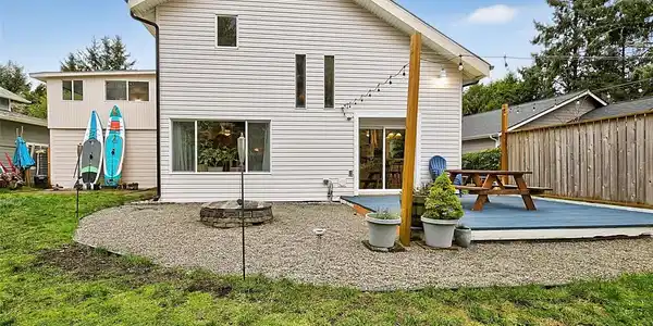 737 Dover SE