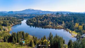 1223 Lake Roesiger