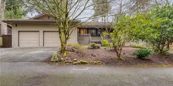 1528 Lake Stickney