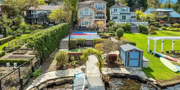 8772 Sand Point NE