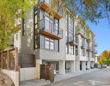 1244 15th E