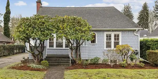 2305 Columbia SW