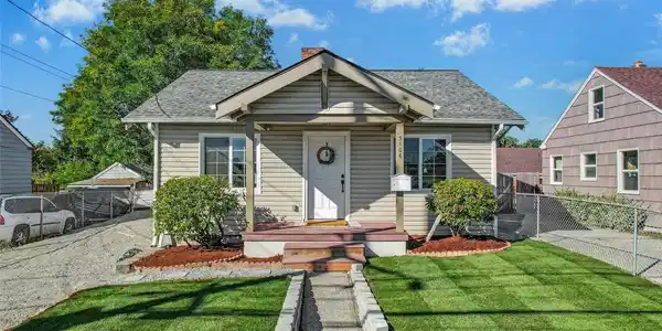 3106 Adams