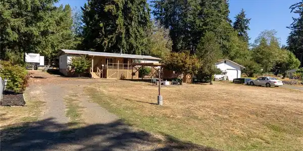 811 Crescent