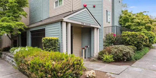 235 13th E