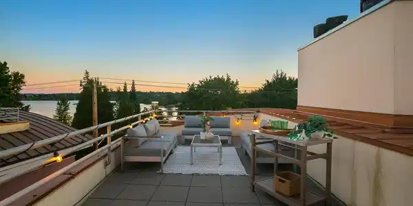 7700 Green Lake N