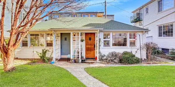 7868 Green Lake N