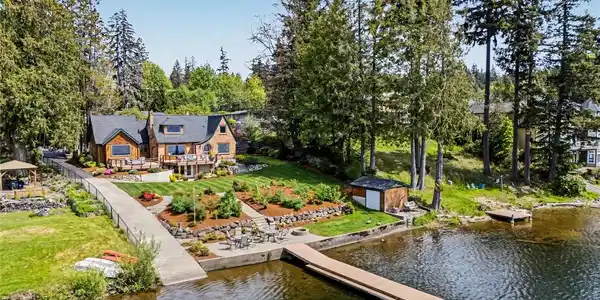 1427 Northlake NW