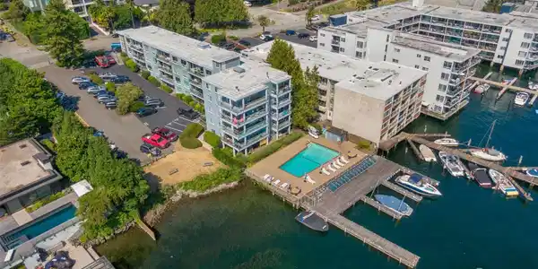 720 Lakeside S