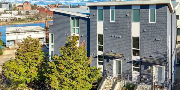 3220 Franklin E