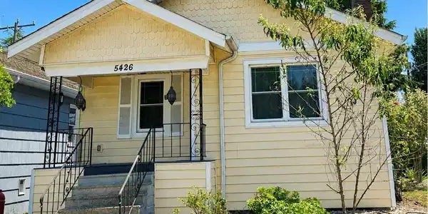 5426 Green Lake N