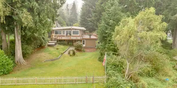 8211 313th Place NW