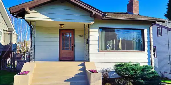 7810 11th Avenue NE