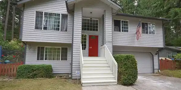 17944 Clear Lake E