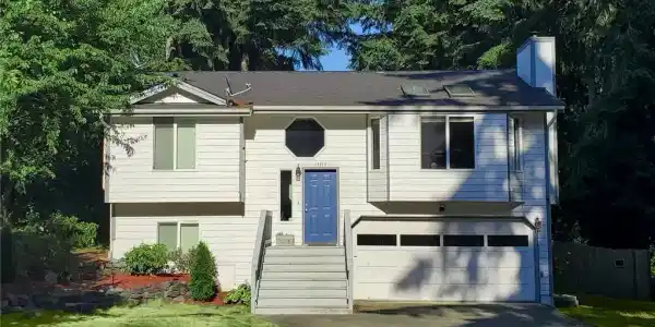 13813 Chinook NW