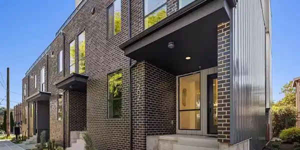 207 11th E
