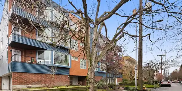 2328 Fairview E