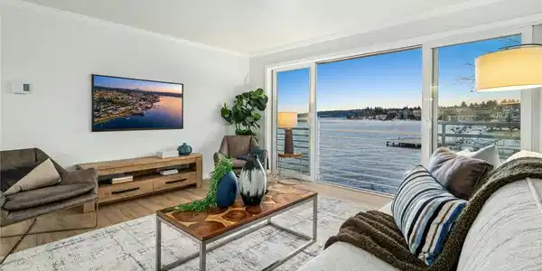 733 Lake S