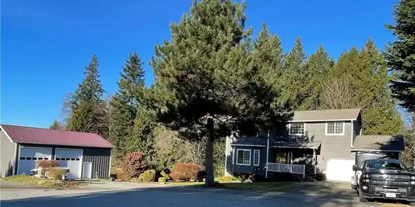 8523 319th NW