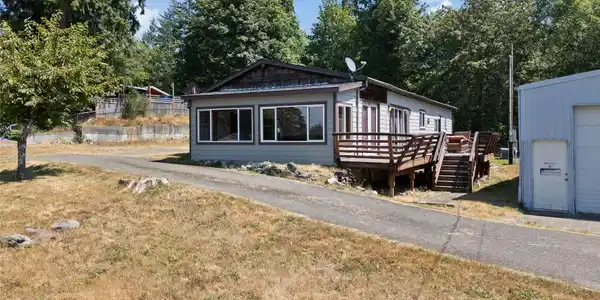 870 Lost Lake