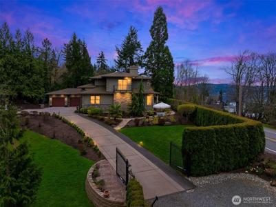 1018 Lake Sammamish SE
