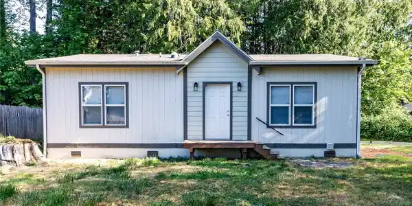 2165 Lynnette NW
