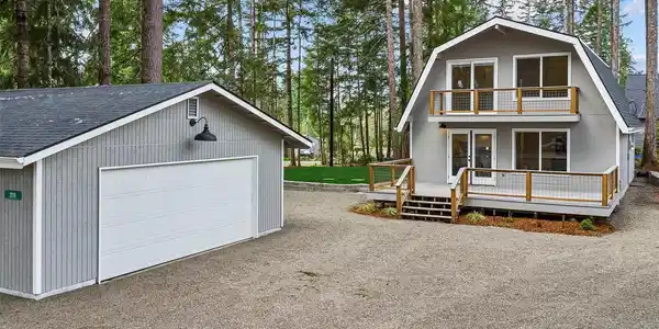 2210 Timberlake West