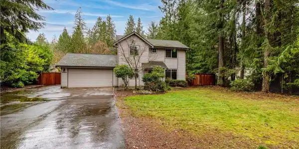 621 Phillips Lake Loop