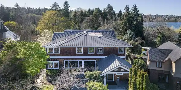 5734 Green Lake N