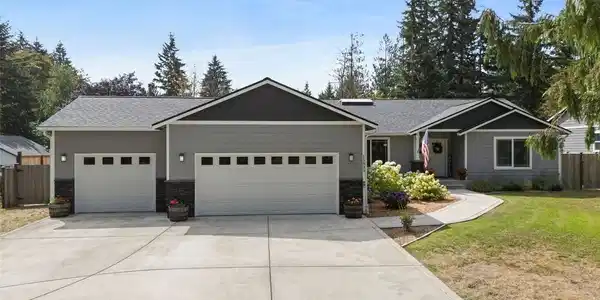 15839 Lindsay SE