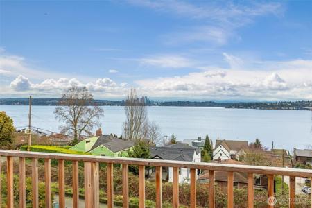 913 Lake Washington S