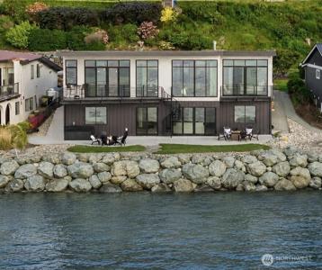 1104 Bayshore