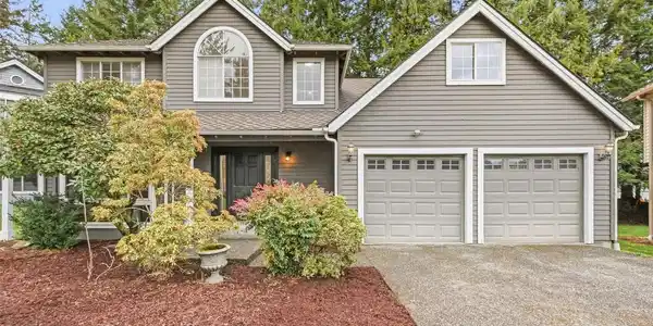 4055 238th SE