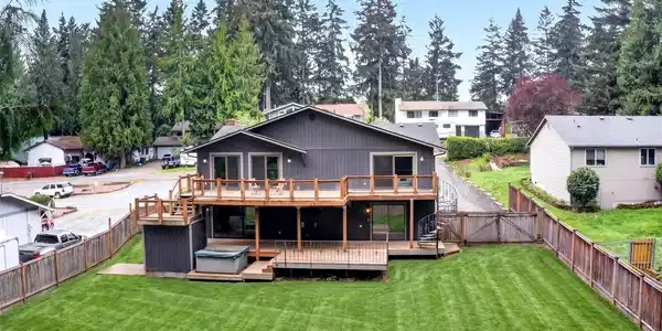 4815 West Tapps Dr East