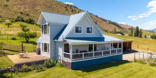 195 Twin Lakes