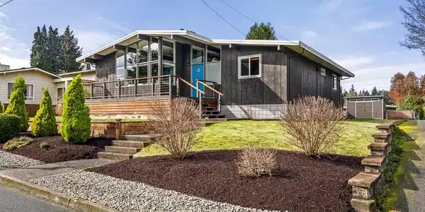 809 6th SW